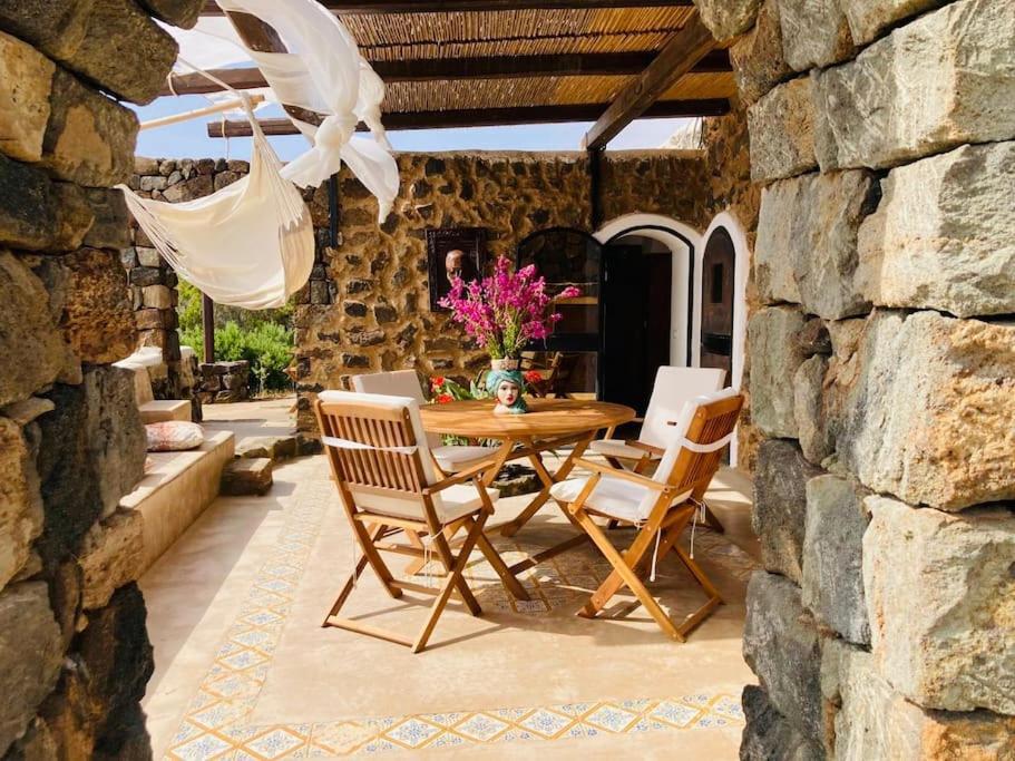 Villa Dammuso Masdar Al Sorgere Del Sole à Pantelleria Extérieur photo